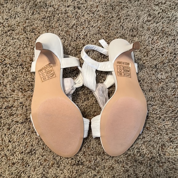 Brand New!! David's Bridal Wedding Shoes - Picture 4 of 9